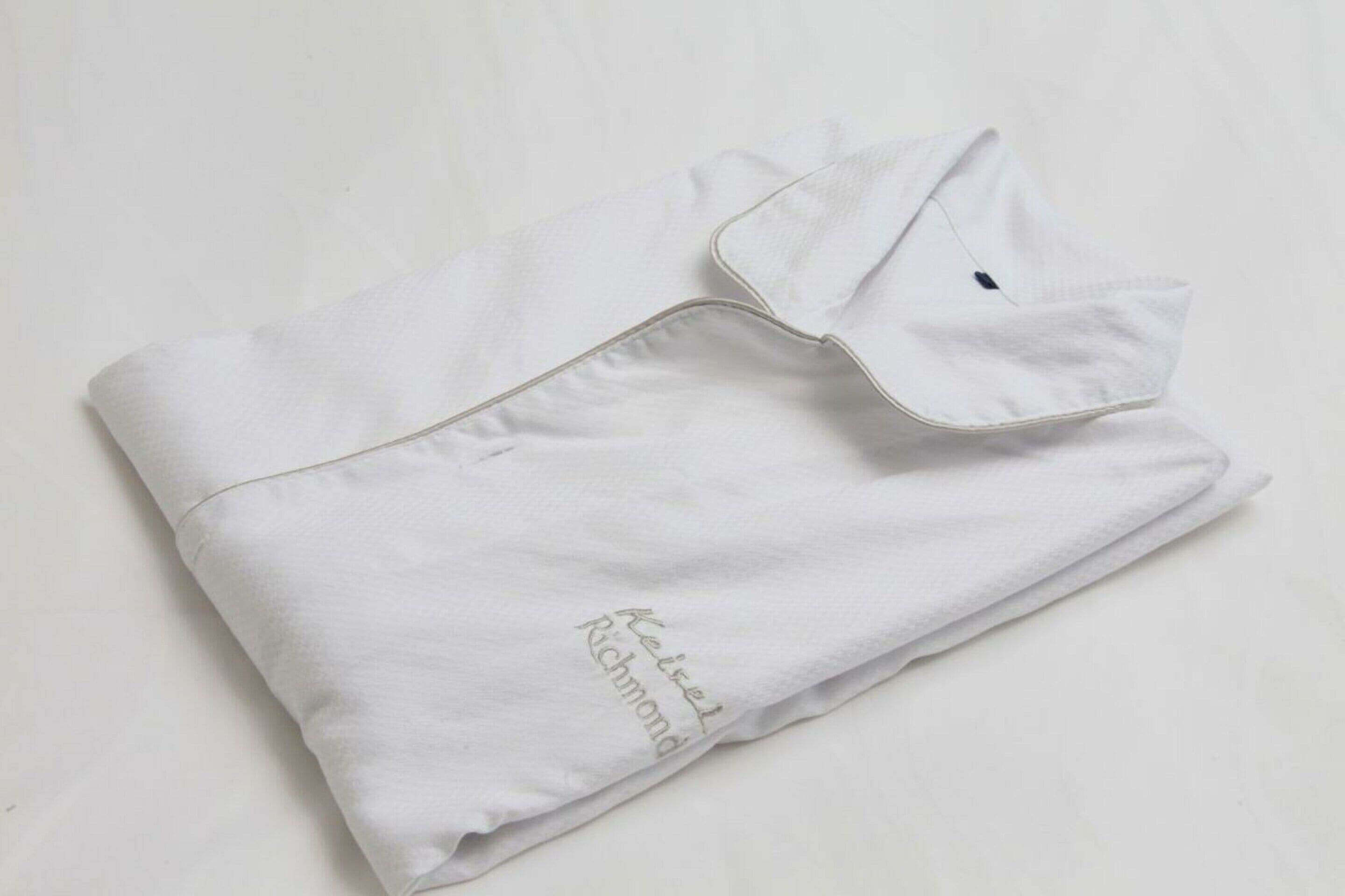 combined shower/bathtub, free toiletries, hair dryer, slippers