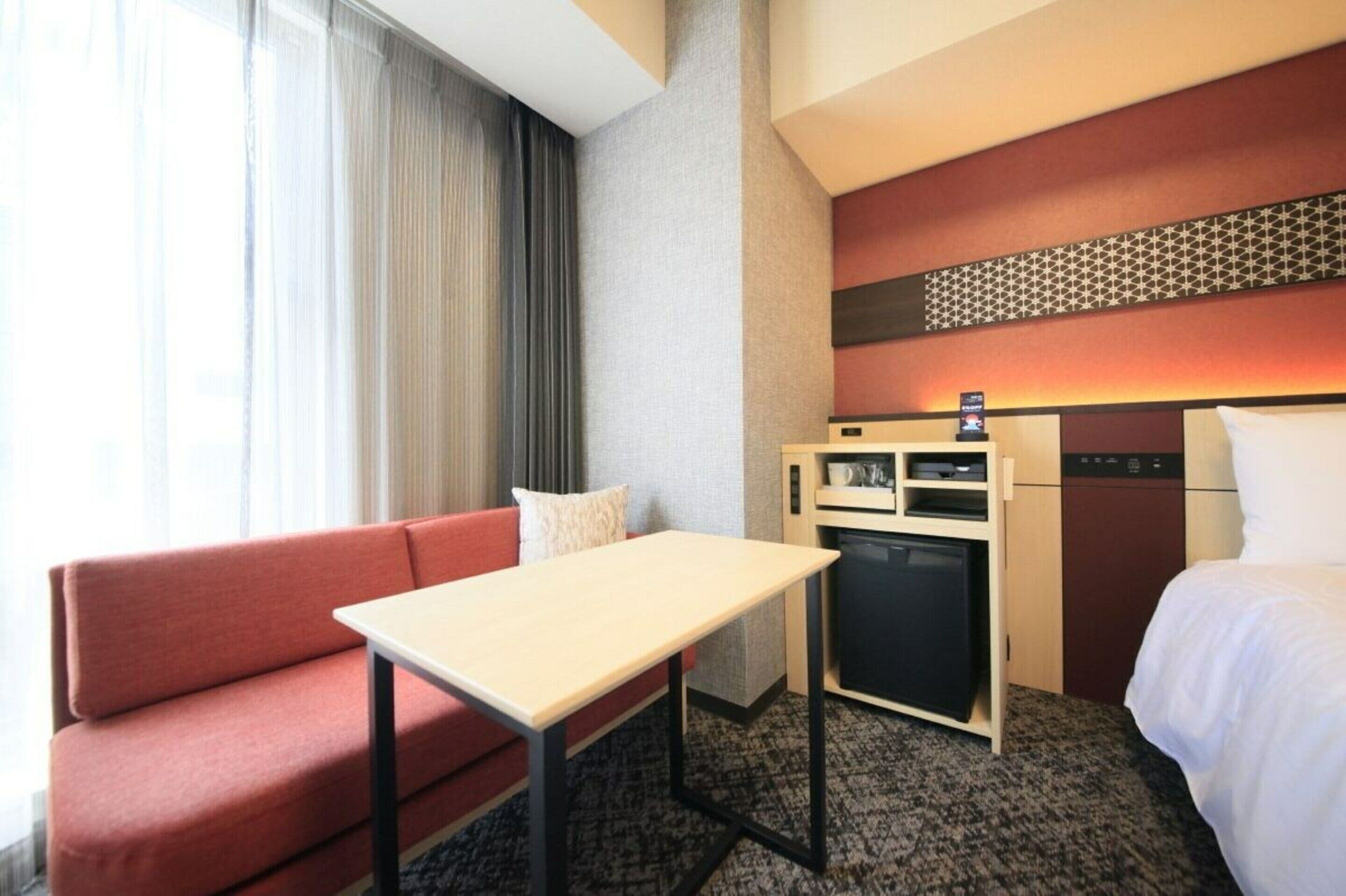 1 bedroom, premium bedding, down duvets, desk