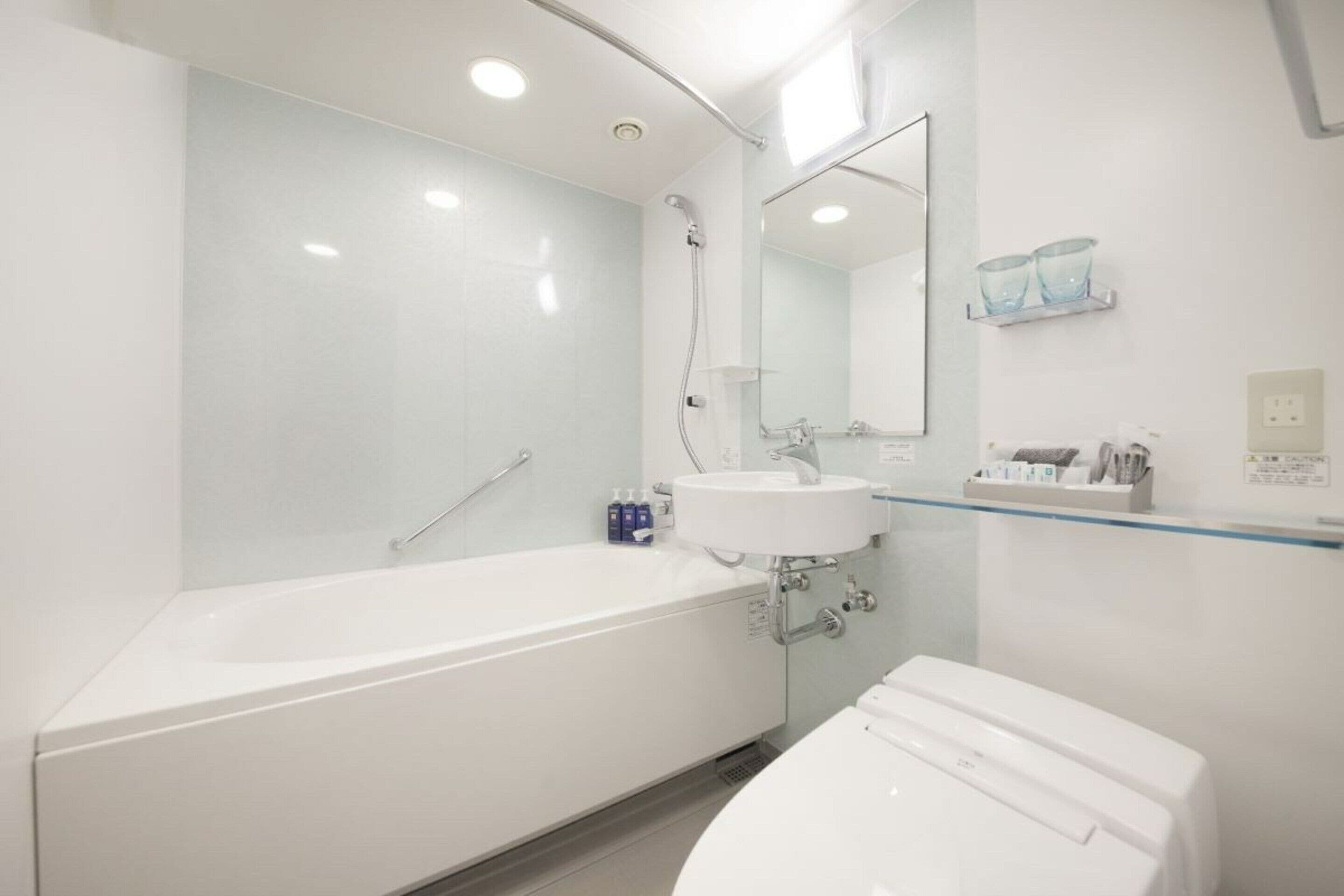 combined shower/bathtub, free toiletries, hair dryer, slippers