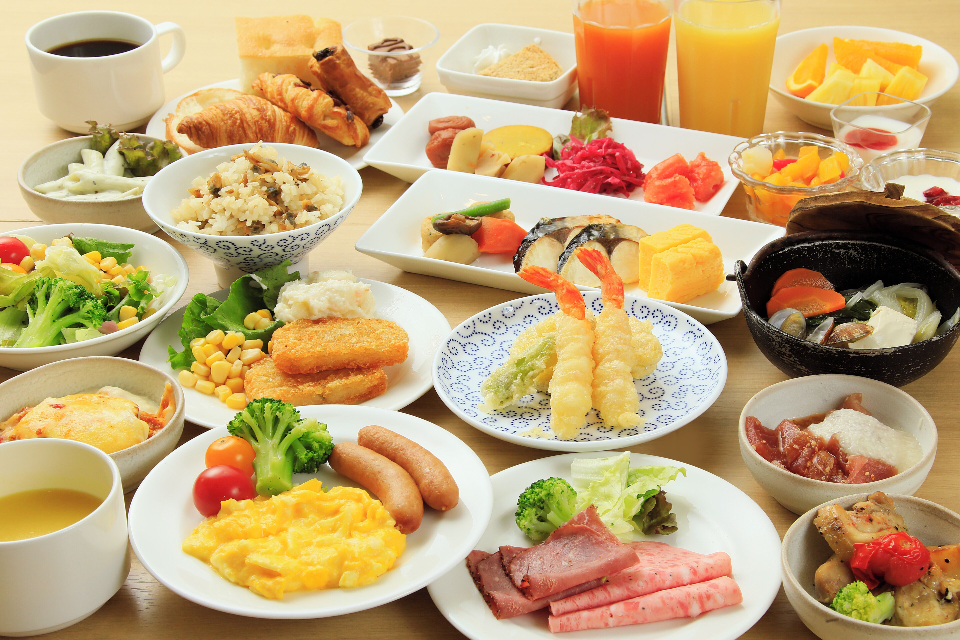 Daily buffet breakfast (JPY 2000 per person)