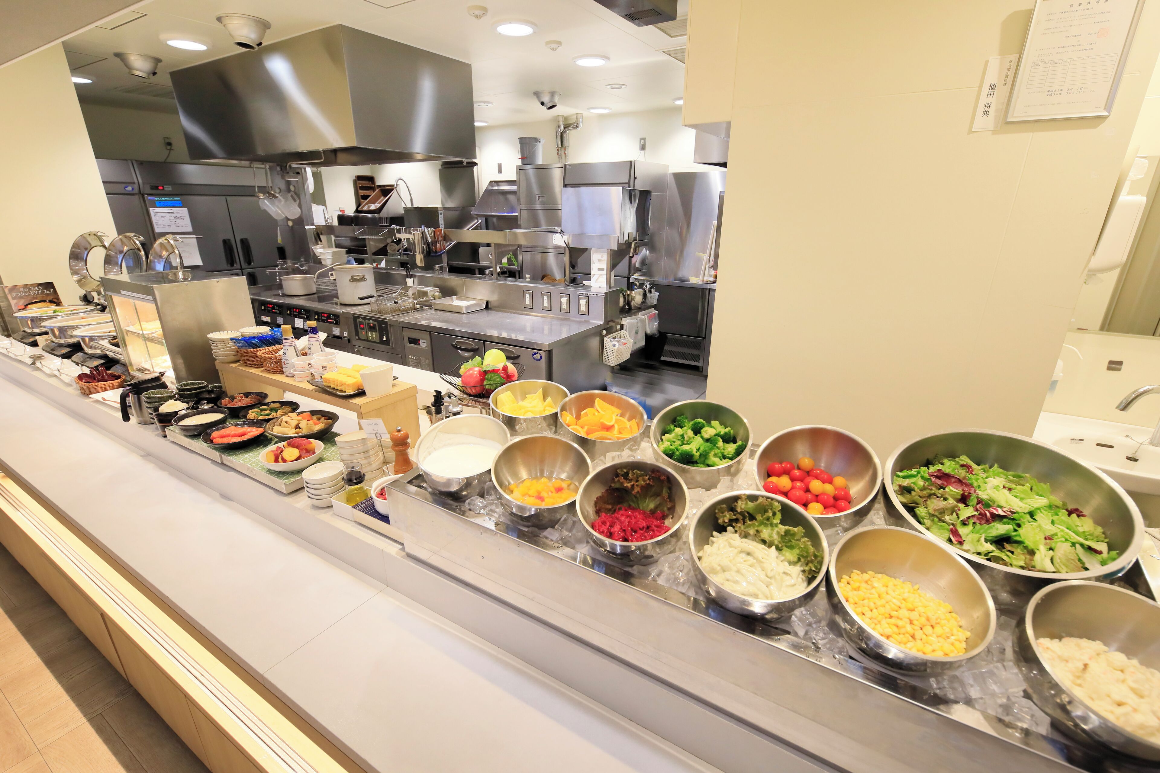 Daily buffet breakfast (JPY 2000 per person)