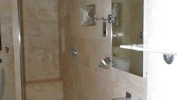 Apartment | Bathroom