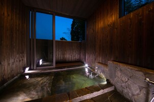 Bañera y ducha independientes, bañera profunda