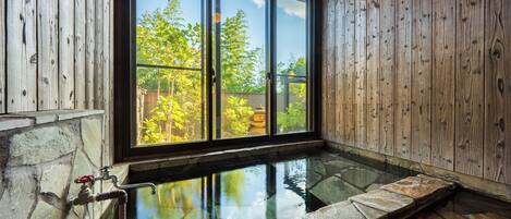 Separate bathtub and shower, deep-soaking bathtub, free toiletries