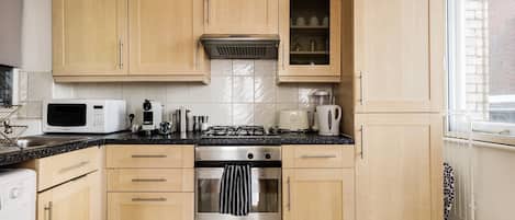 Comfort Apartment (A1) | Private kitchen | Fridge, oven, stovetop, coffee/tea maker