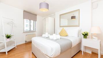 1 habitación, tabla de planchar con plancha, wifi gratis y ropa de cama