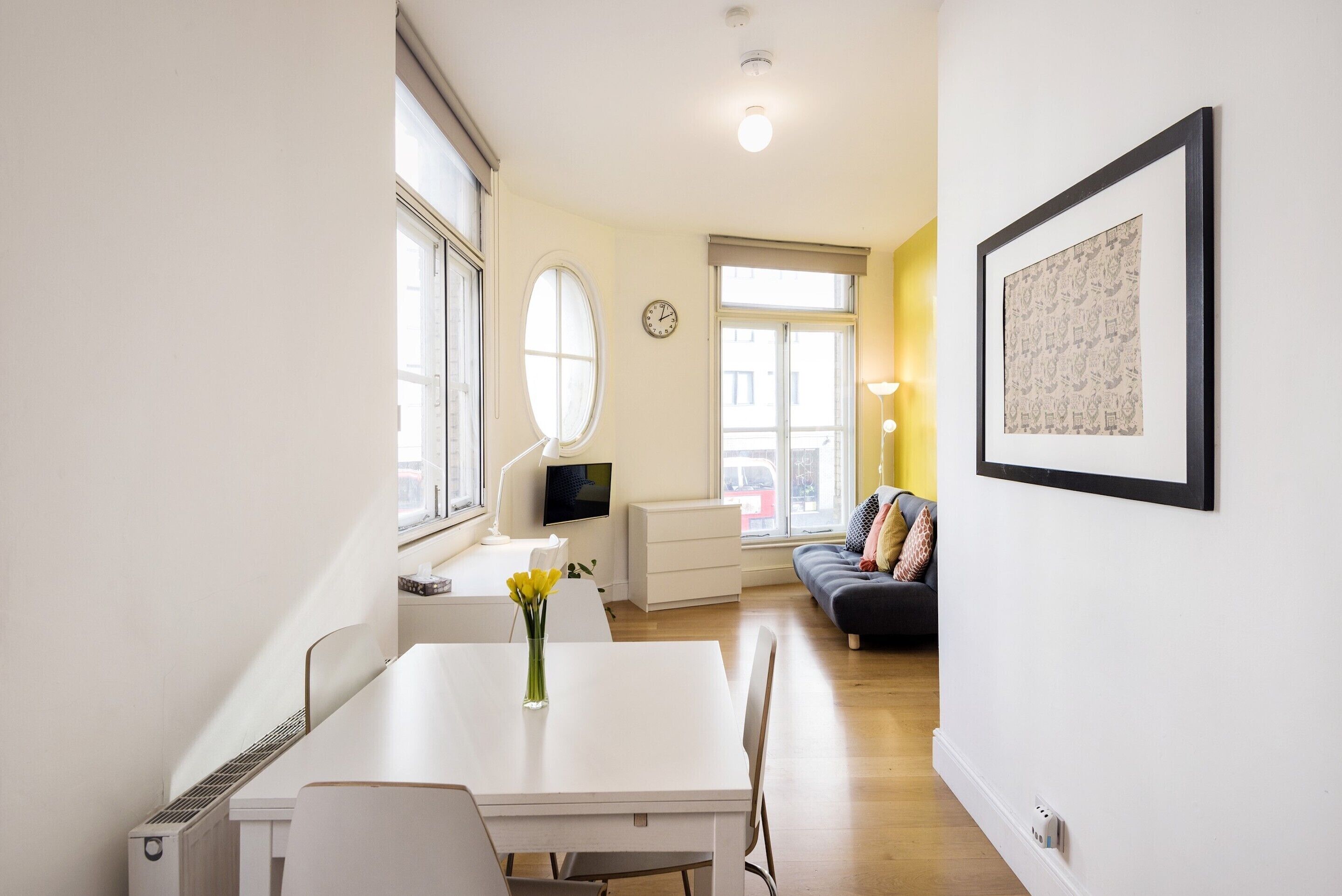 Apartamento Confort (A1) | Zona de estar | Una televisión de pantalla plana