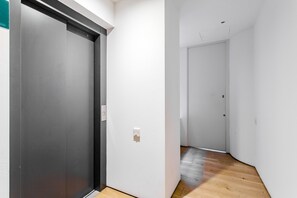 Hallway - Oxford Circus Apartments (London)