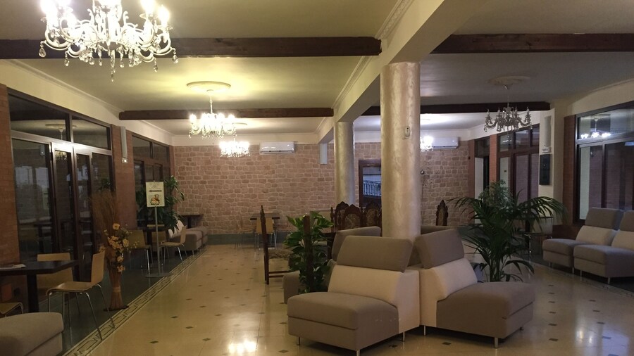 Laghi Room Only