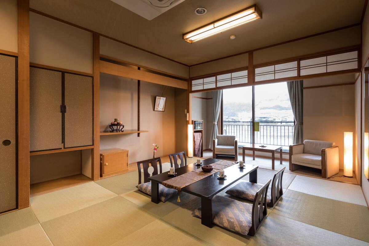 Standard Japanese Style Room | In-room safe, desk, laptop workspace, blackout drapes