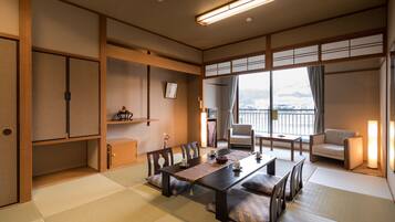 Standard Japanese Style Room | In-room safe, desk, laptop workspace, blackout curtains