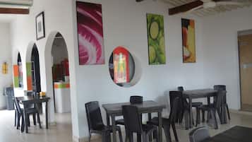 Desayuno completo incluido todos los días