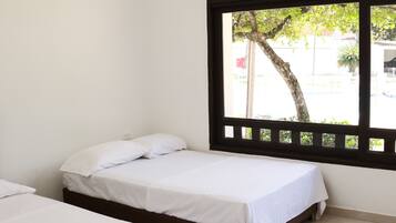 Habitación cuádruple (Air Conditioning) | Cortinas opacas, wifi gratis, ropa de cama