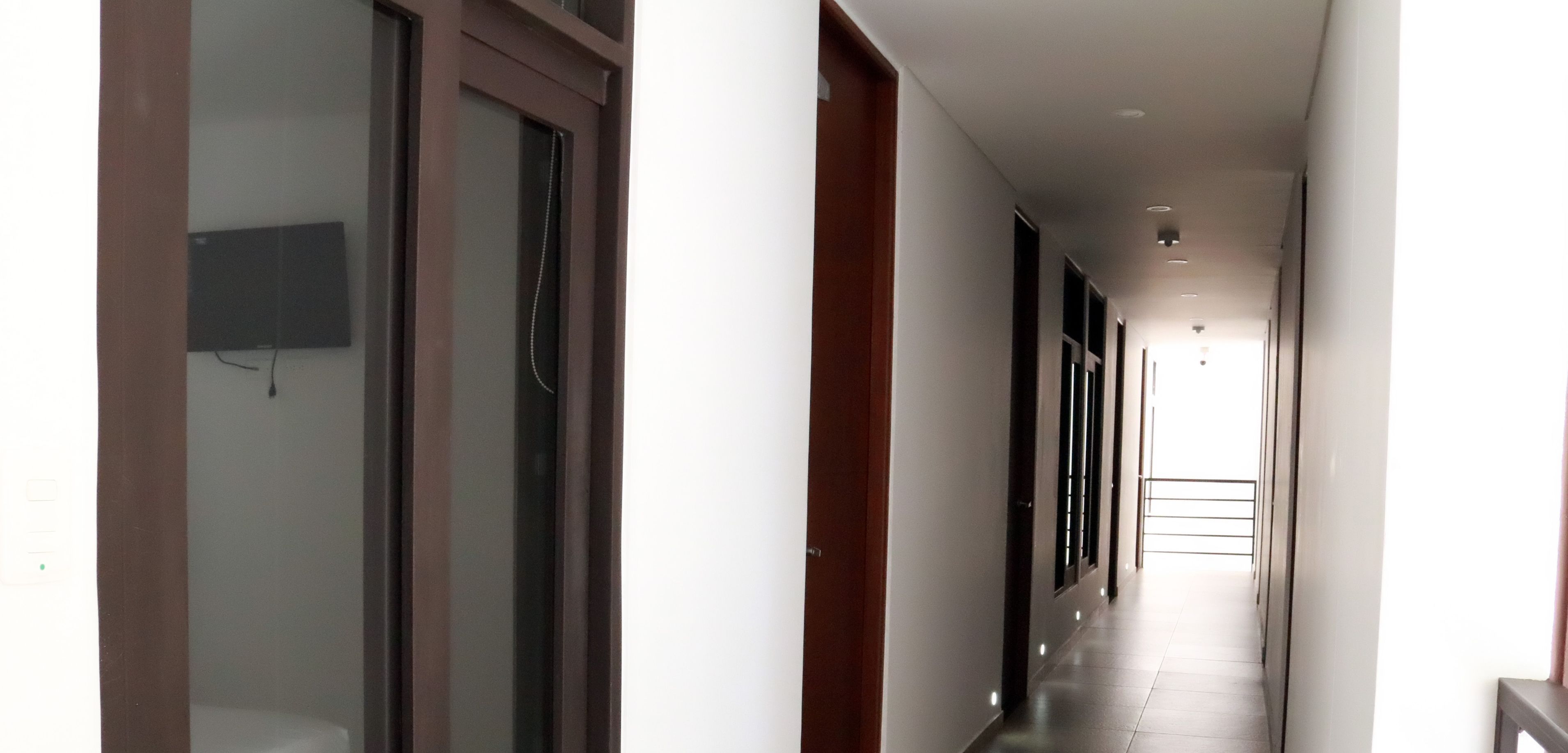 Cortinas blackout, wifi gratis y ropa de cama 