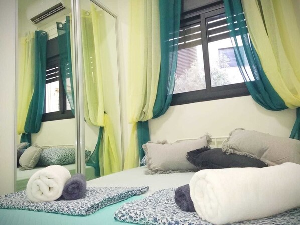 笔记本电脑工作区、熨斗/熨衣板、免费婴儿床、免费 WiFi