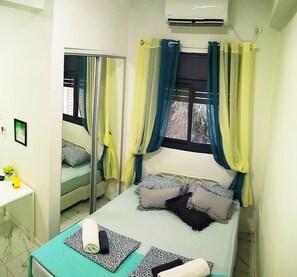 Classic Studio | Laptop workspace, iron/ironing board, free cribs/infant beds, free WiFi