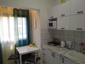 Laptop workspace, iron/ironing board, free cribs/infant beds, free WiFi