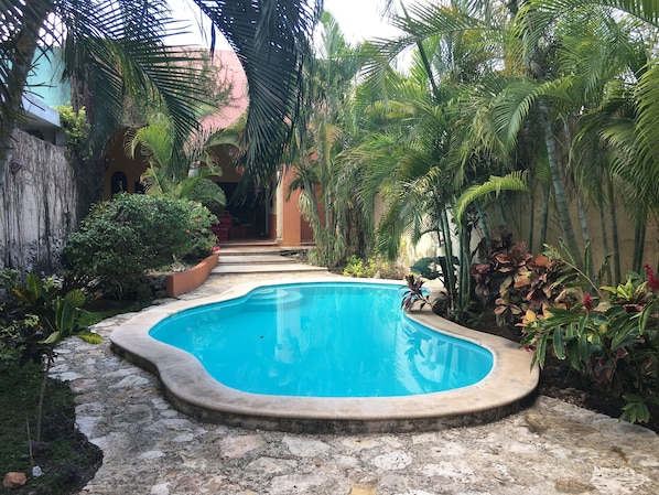 Kolam renang terbuka