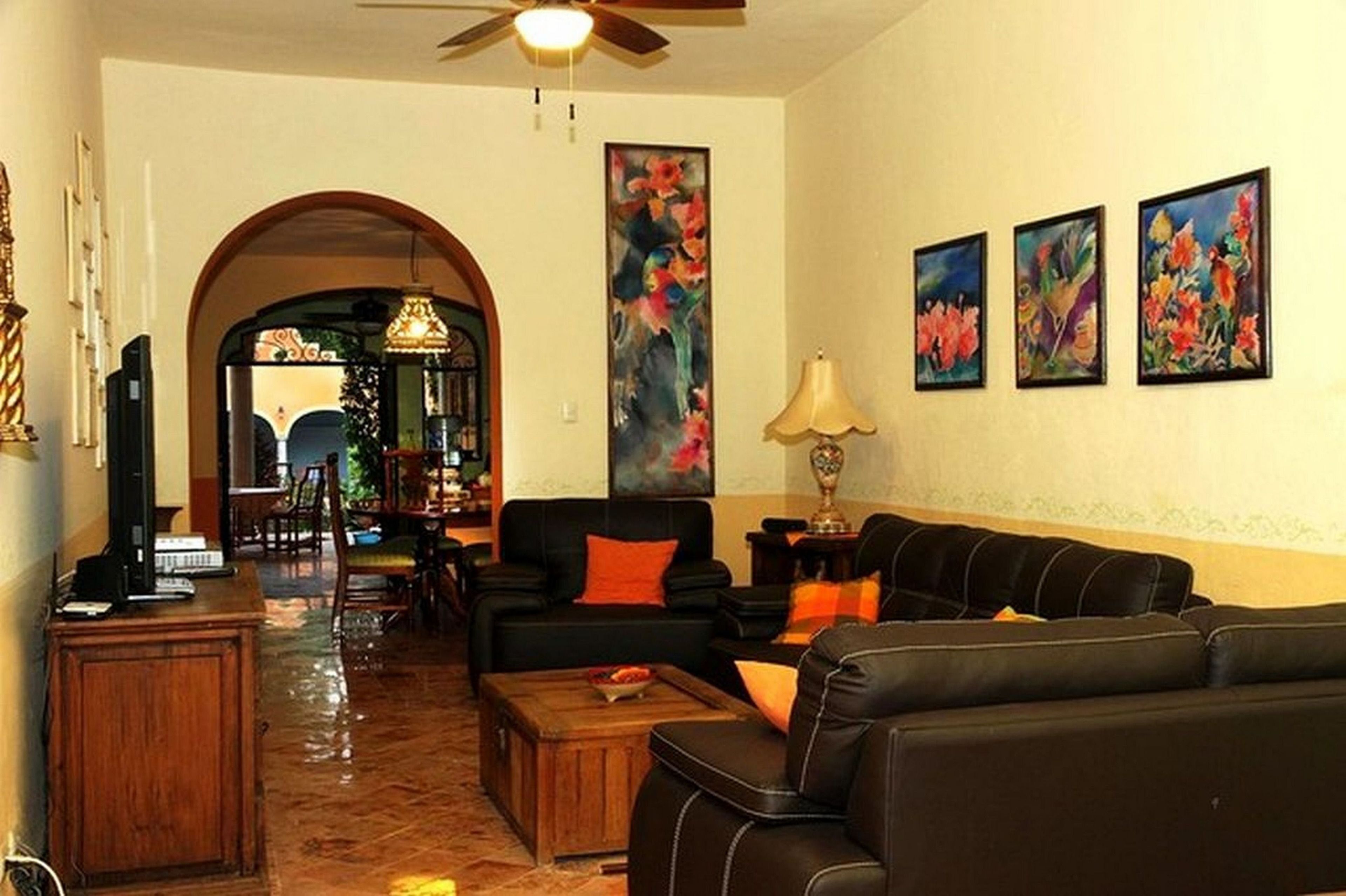 Superior House | Living room | Flat-screen TV