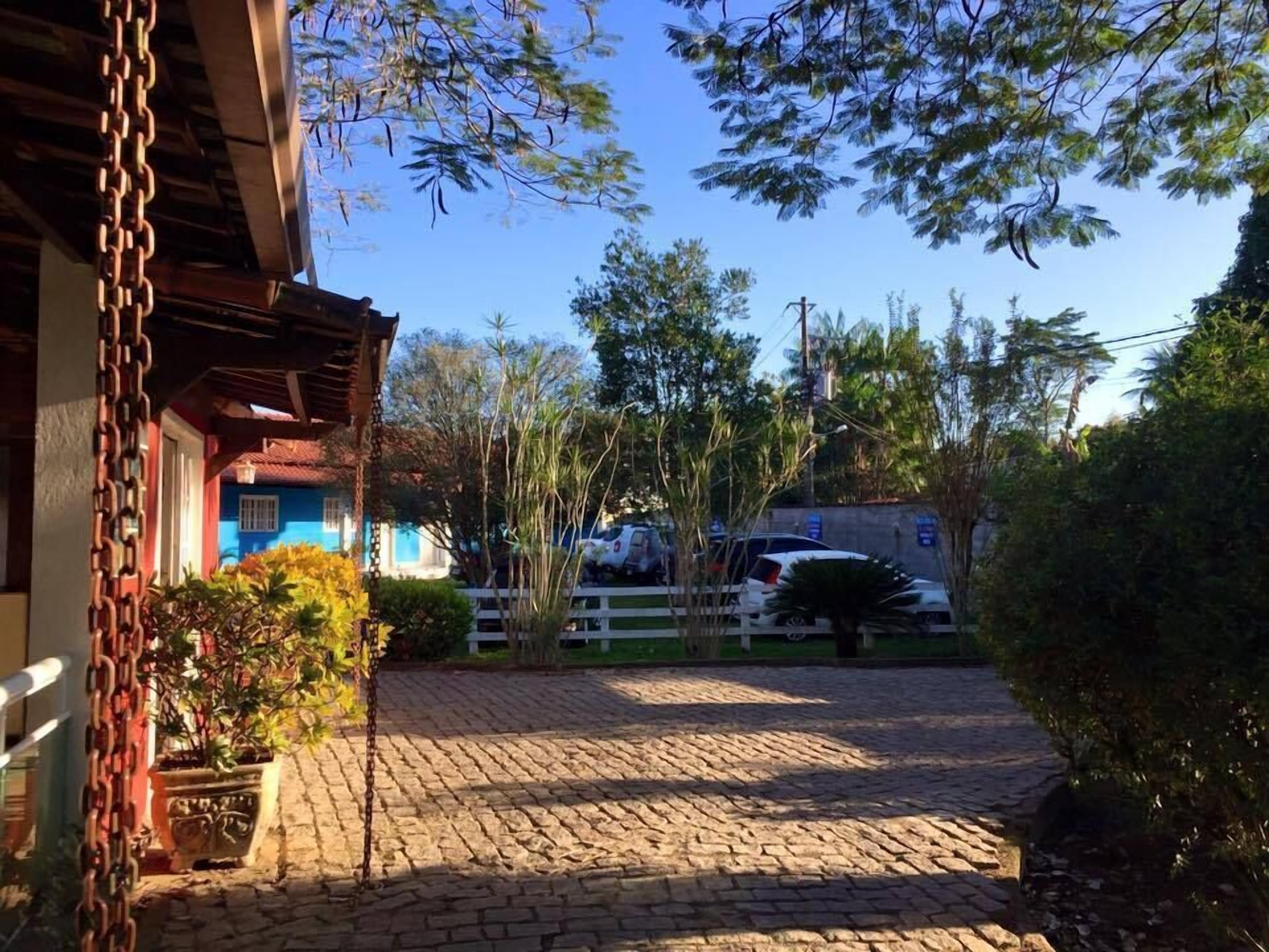 مواقف سيارات مجانية