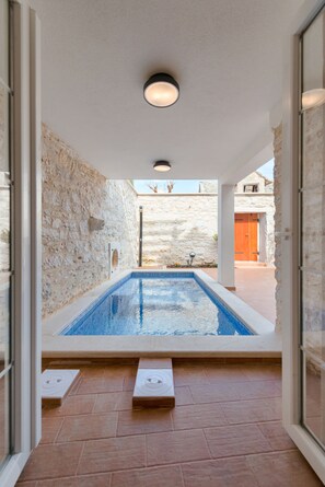 Seasonal outdoor pool - Holiday home Rocca (Supetar)