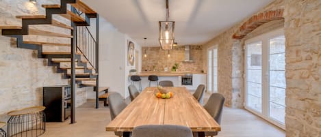 Deluxe House | In-room dining