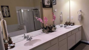Badewanne und Dusche (separat), Komfortbadewanne