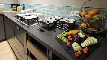 Desayuno buffet (EUR 16.90 por persona)