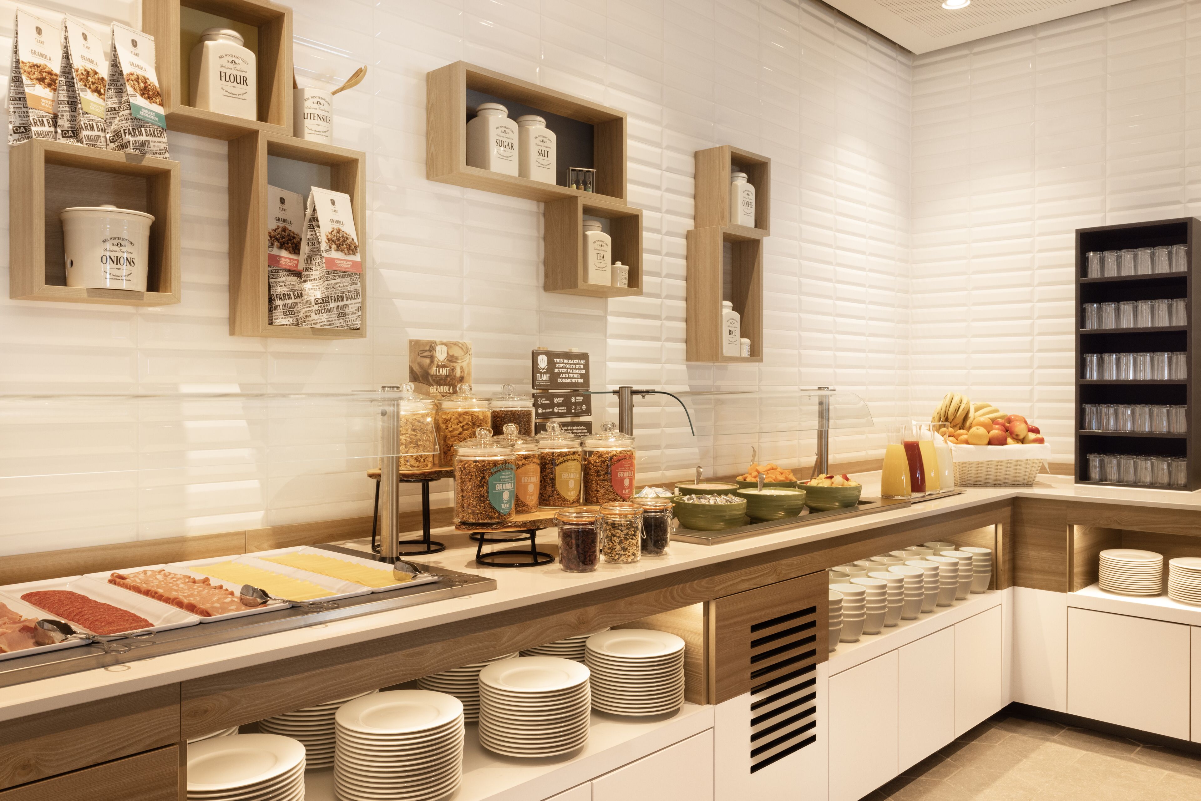 Café da manhã com buffet todos os dias mediante uma taxa
