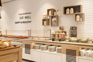 Daily buffet breakfast for a fee - Holiday Inn Eindhoven Airport by IHG (Eindhoven)
