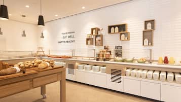 Desayuno buffet (EUR 21.50 por persona)