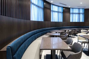 Free daily buffet breakfast  - Holiday Inn Express Boston South - Quincy by IHG (Quincy)