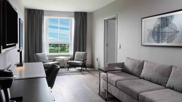 1 habitación, caja de seguridad en la habitación y escritorio