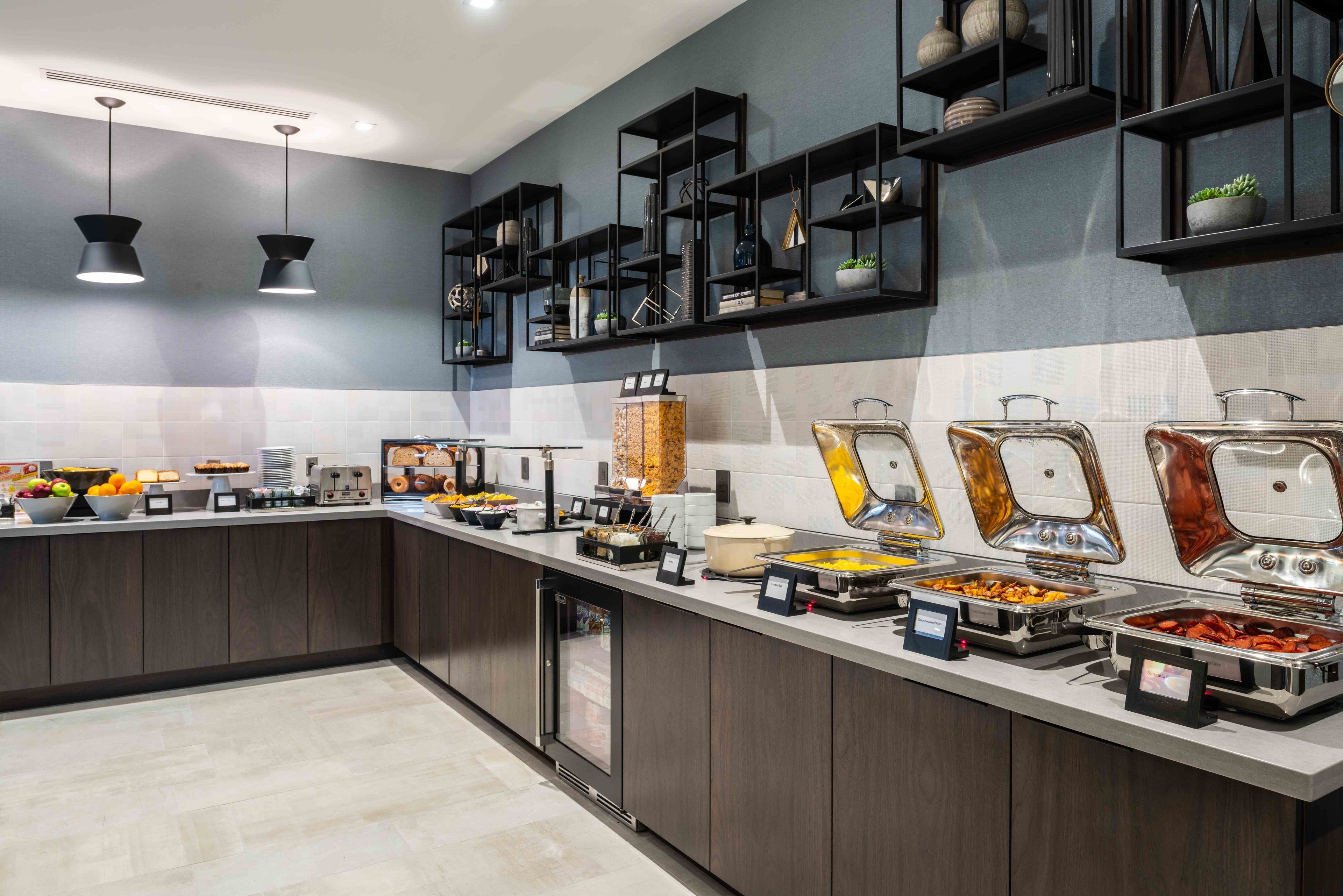 Café da manhã com buffet grátis todos os dias