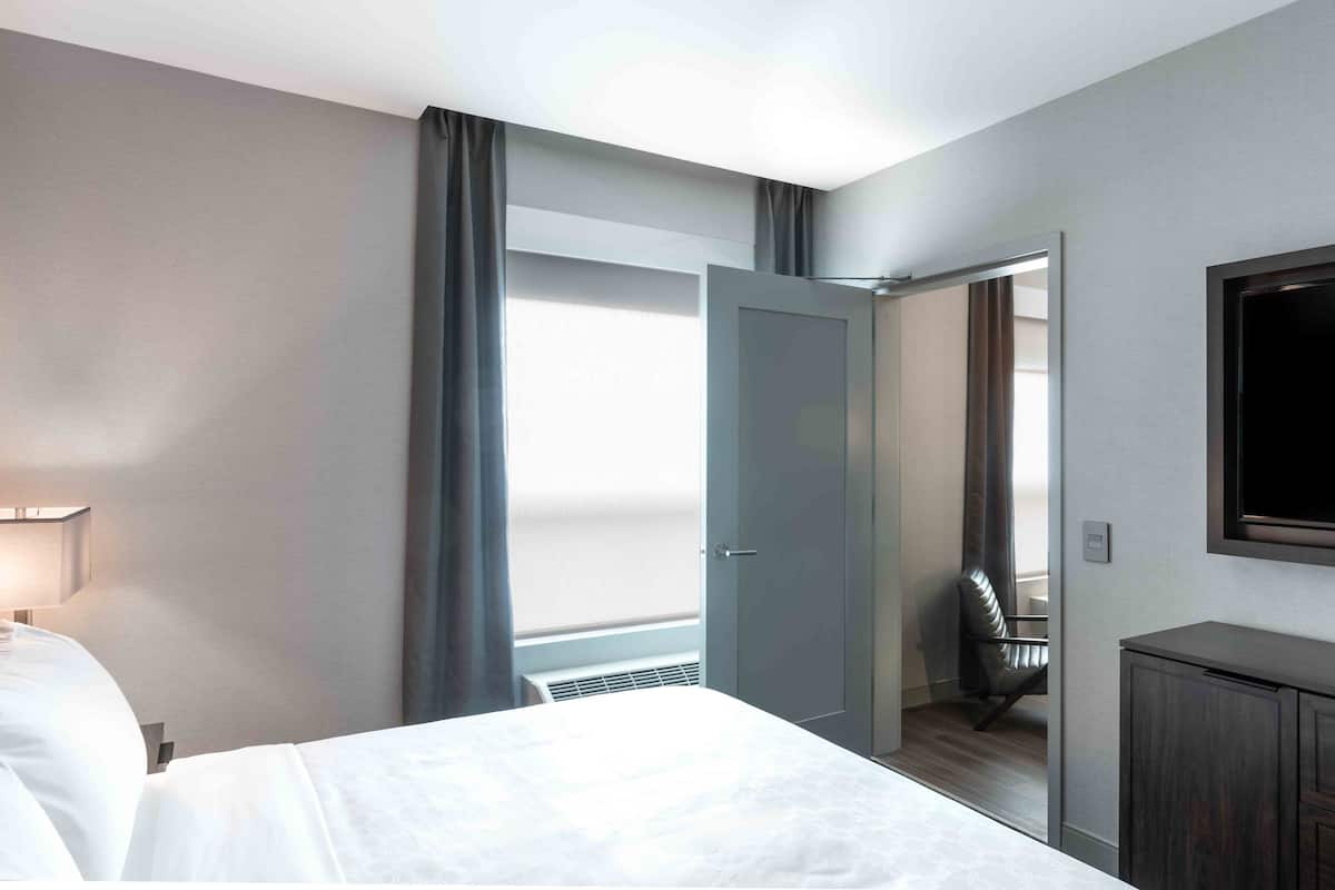 1 bedroom, in-room safe, desk, blackout drapes