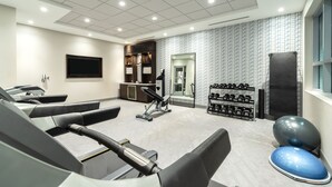 A gym with treadmills, exercise balls, and dumbbells. - Holiday Inn Express Boston South - Quincy by IHG (Quincy)