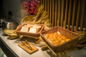 Free daily buffet breakfast  - Holiday Inn Express Foshan Chancheng by IHG (Foshan)