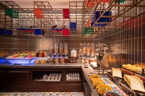 Café da manhã com buffet todos os dias mediante uma taxa