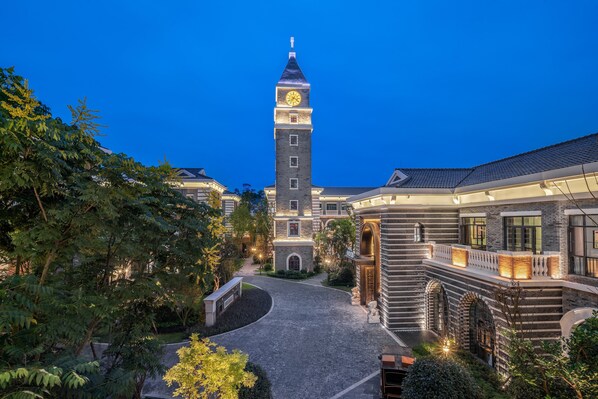 Exterior - Hotel Indigo Heilong Lake by IHG (Meishan)