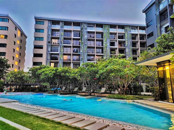 Hotel Blossom Sathorn: 2022 Room Prices, Deals & Reviews ...