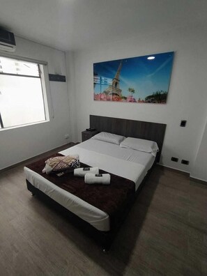 Suite estudio superior, 1 cama doble | Ropa de cama de alta calidad, sistema de insonorización, wifi gratis