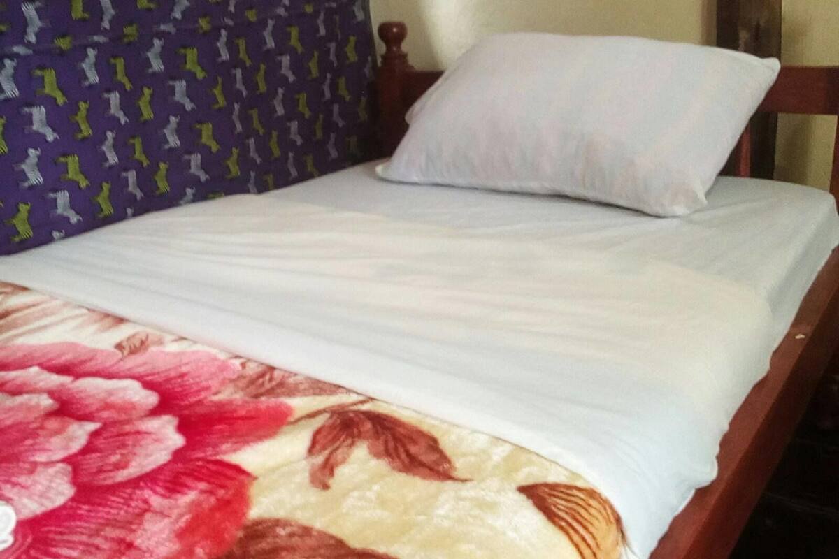 Quarto solteiro standard | Frigobar, escrivaninha, quartos à prova de som