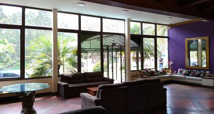 OYO Del Verde Hotel