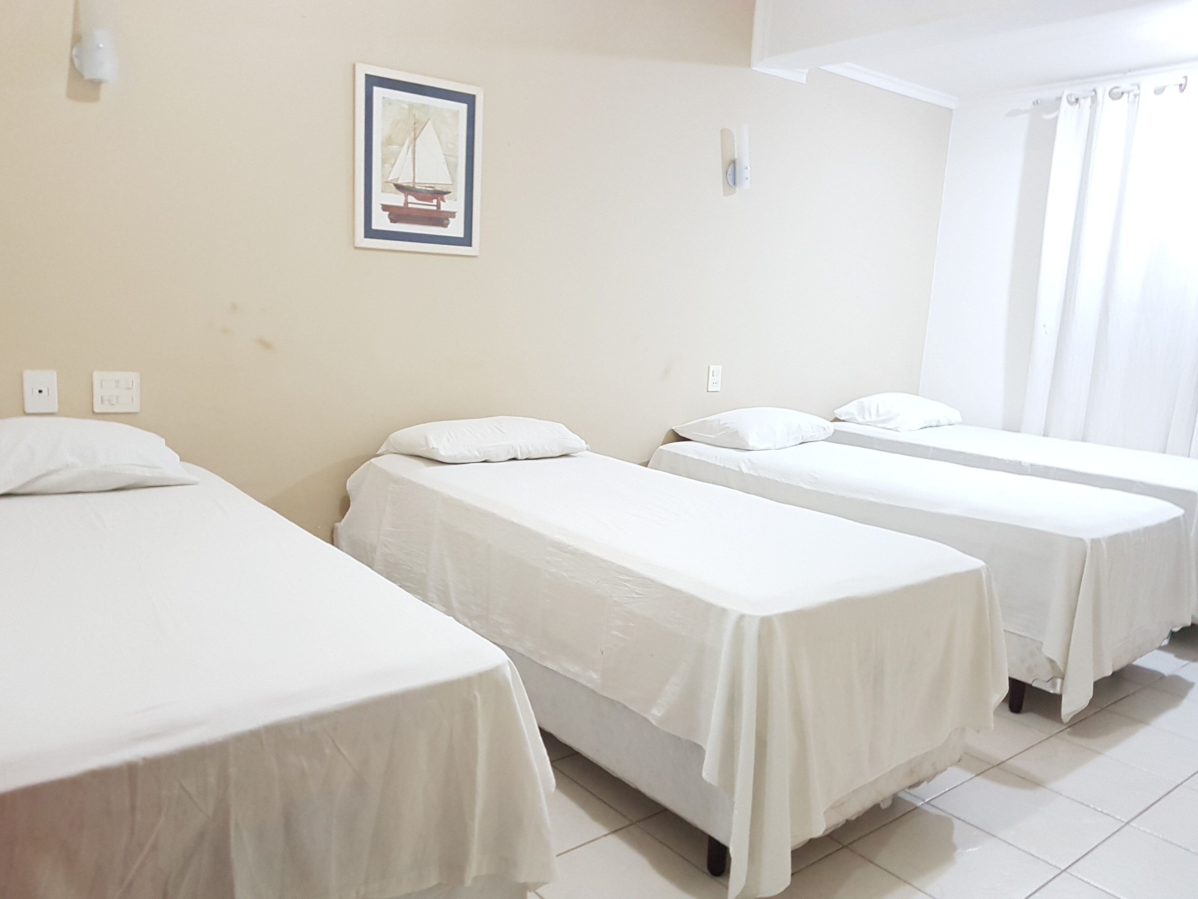 Escritorio y ropa de cama 