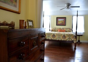Chambre pour lune de miel, non-fumeur, vue sur le jardin | 1 chambre, décor unique, ameublement unique, bureau