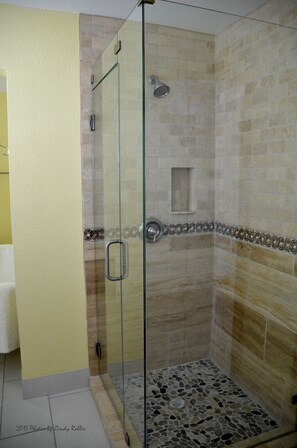 Honeymoon Room, Non Smoking, Garden View | 1 bedroom, individually decorated, individually furnished, desk - The Oaks Bed and Breakfast (Sulphur Springs)