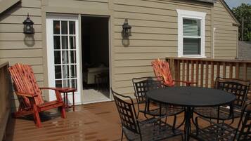 Honeymoon Room, Non Smoking, Garden View | 1 bedroom, individually decorated, individually furnished, desk