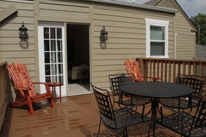 Honeymoon Room, Non Smoking, Garden View | 1 bedroom, individually decorated, individually furnished, desk