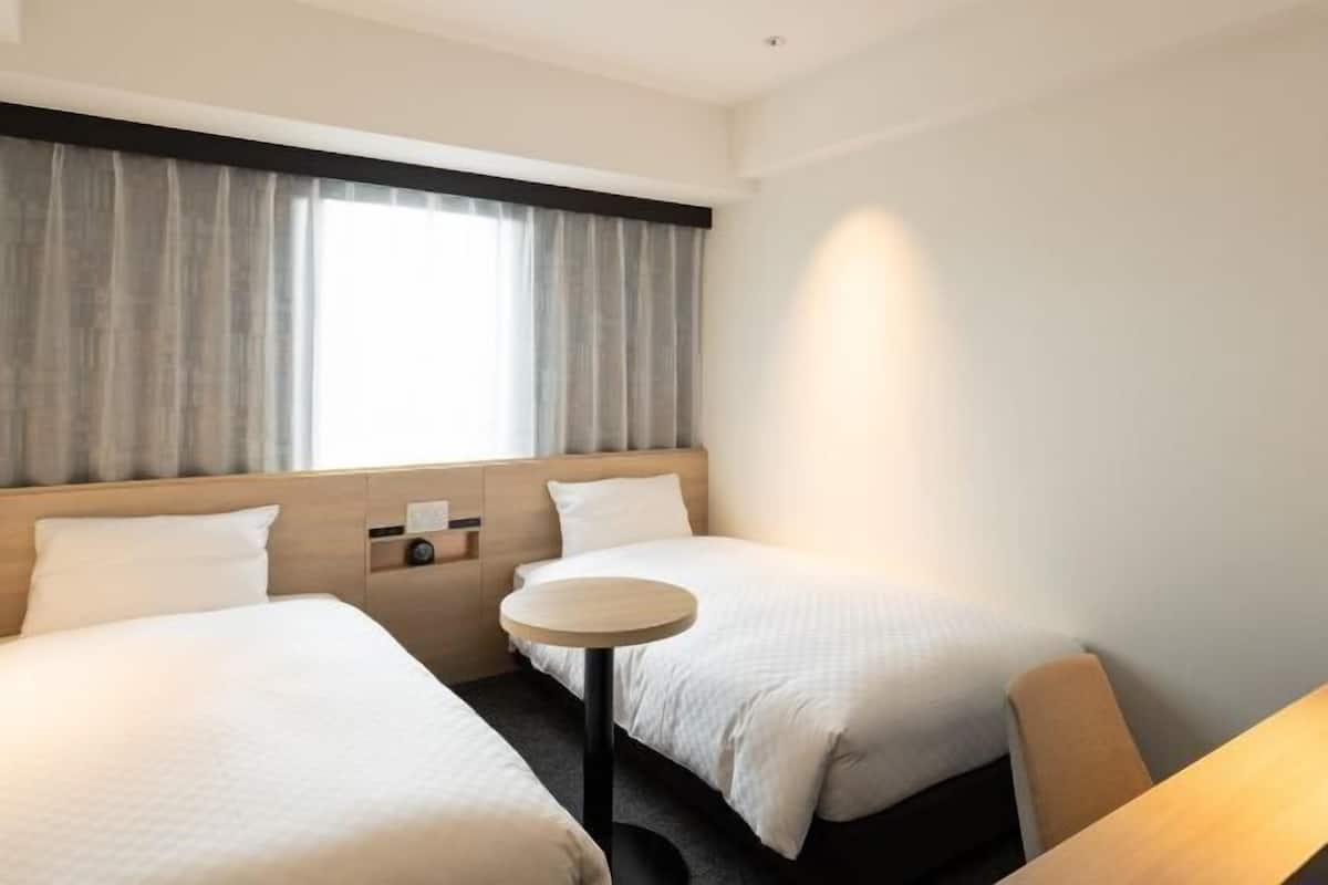 Down duvets, desk, laptop workspace, free WiFi