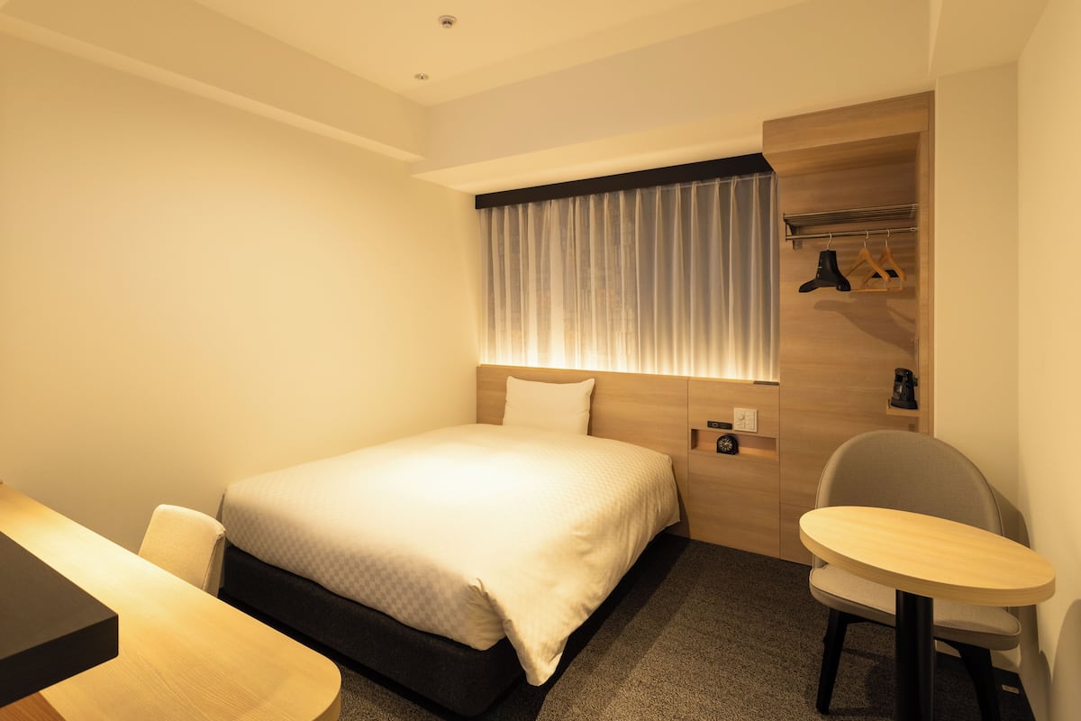 Down duvets, desk, laptop workspace, free WiFi